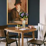 Sonder Royal Garden Apartments