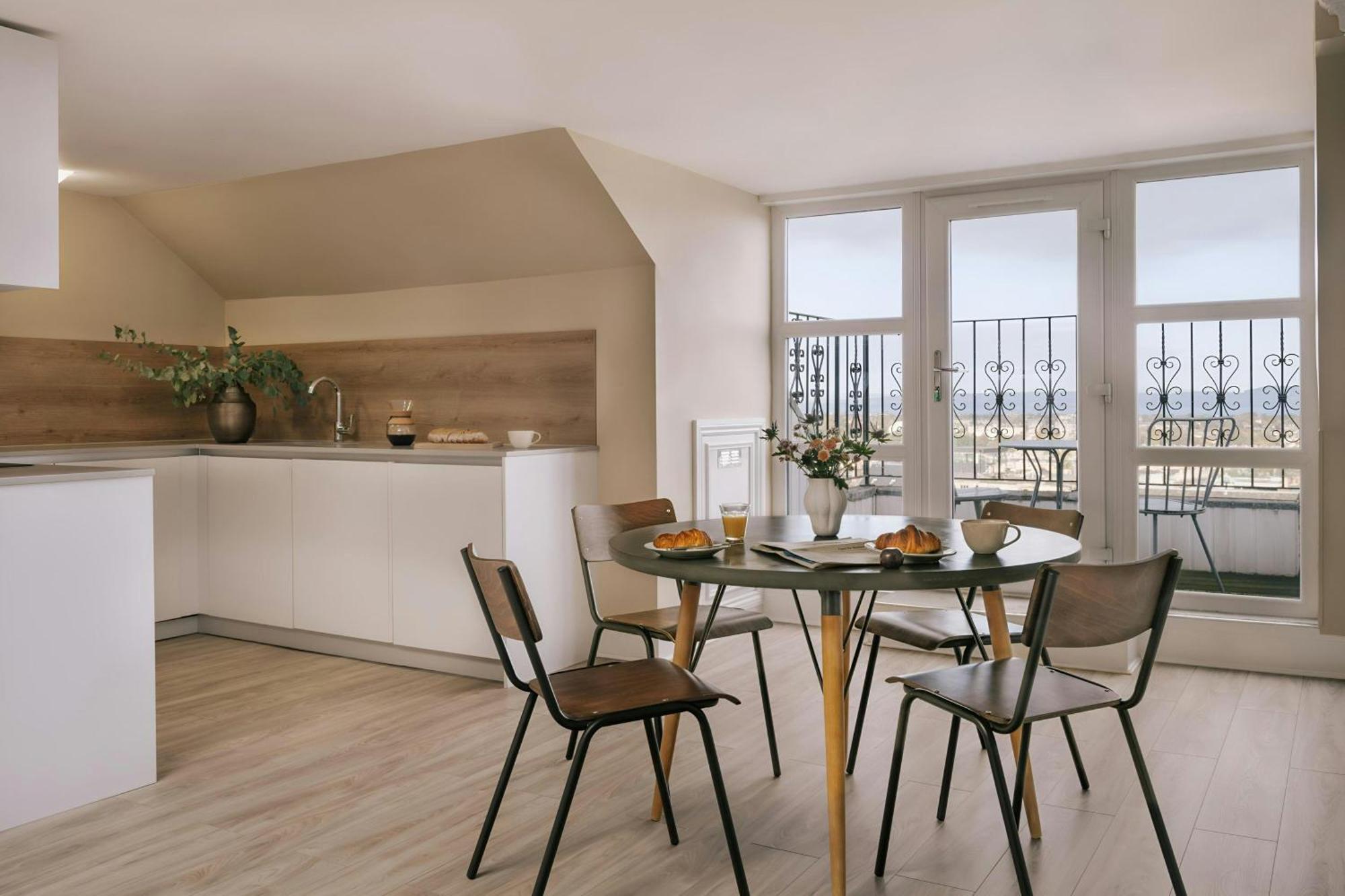 Sonder Royal Garden Aparthotel Edinburgh